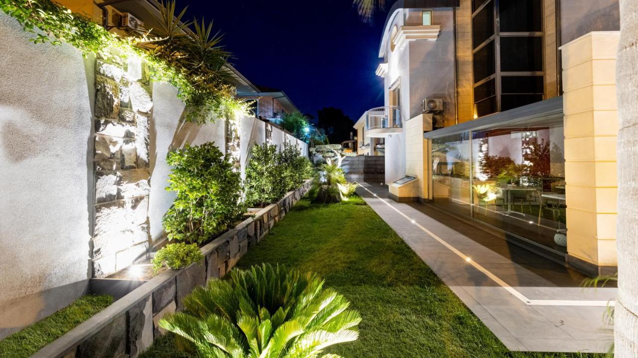 Zaffiro Lavico Rooms Etna Nature Sea Acireale Ngoại thất bức ảnh